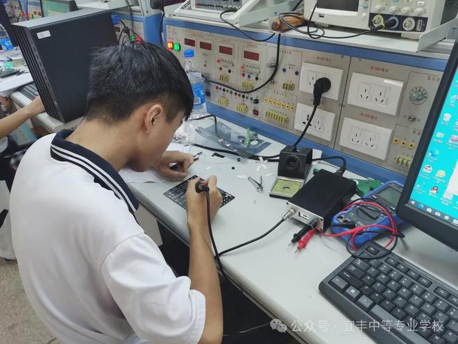 宜豐中等專業(yè)學(xué)校2024年電子產(chǎn)品維護(hù)專業(yè)招生簡(jiǎn)章